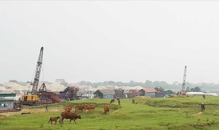 Khai thác cát ồ ạt: Sông Lô bất ổn