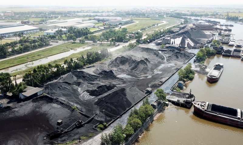 Ninh Bình: Nhiều cảng than ngoài đê Sông Đáy gây ô nhiễm môi trường