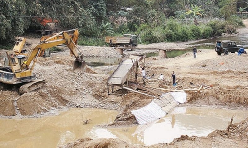 Sông có đáy nhưng lòng tham vô đáy!